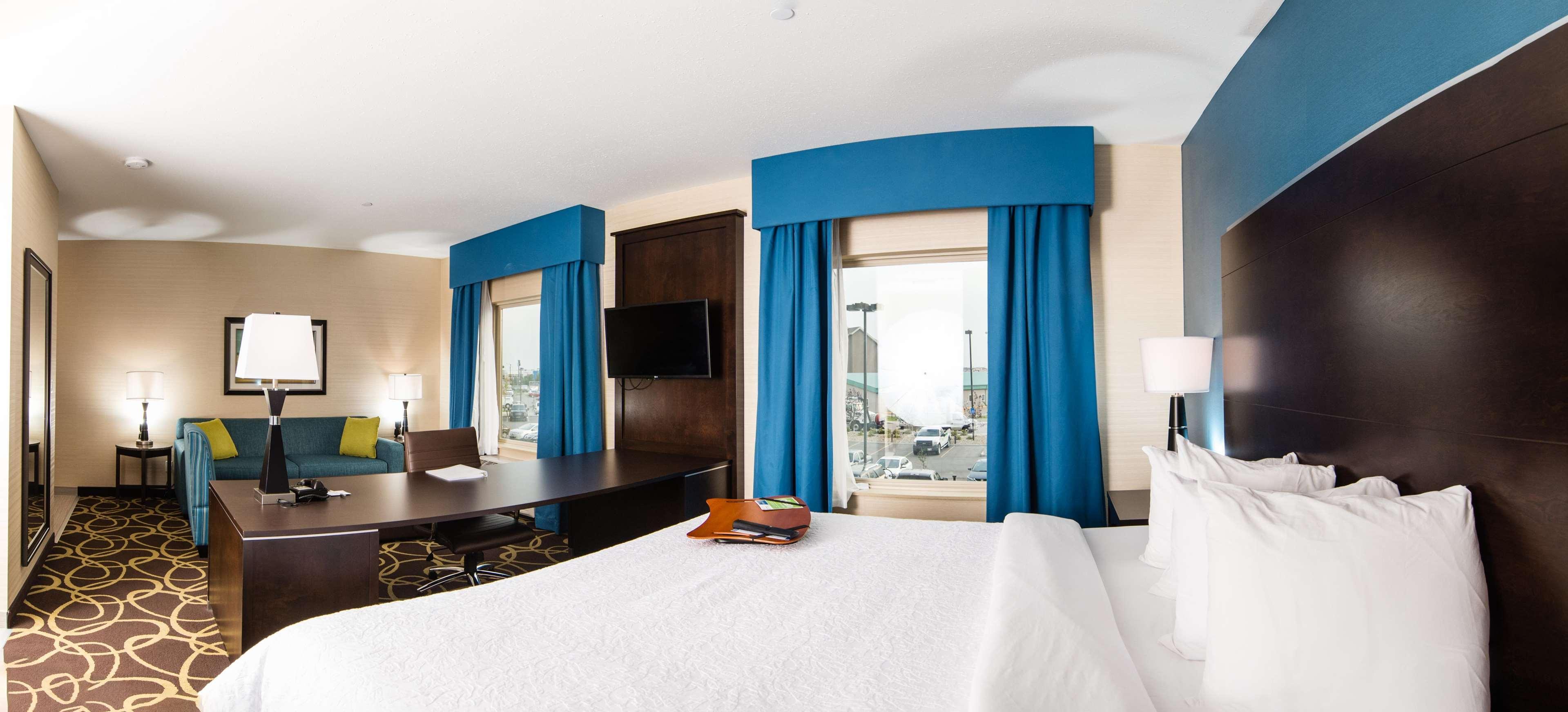 Hampton Inn & Suites East Gate Regina Bagian luar foto