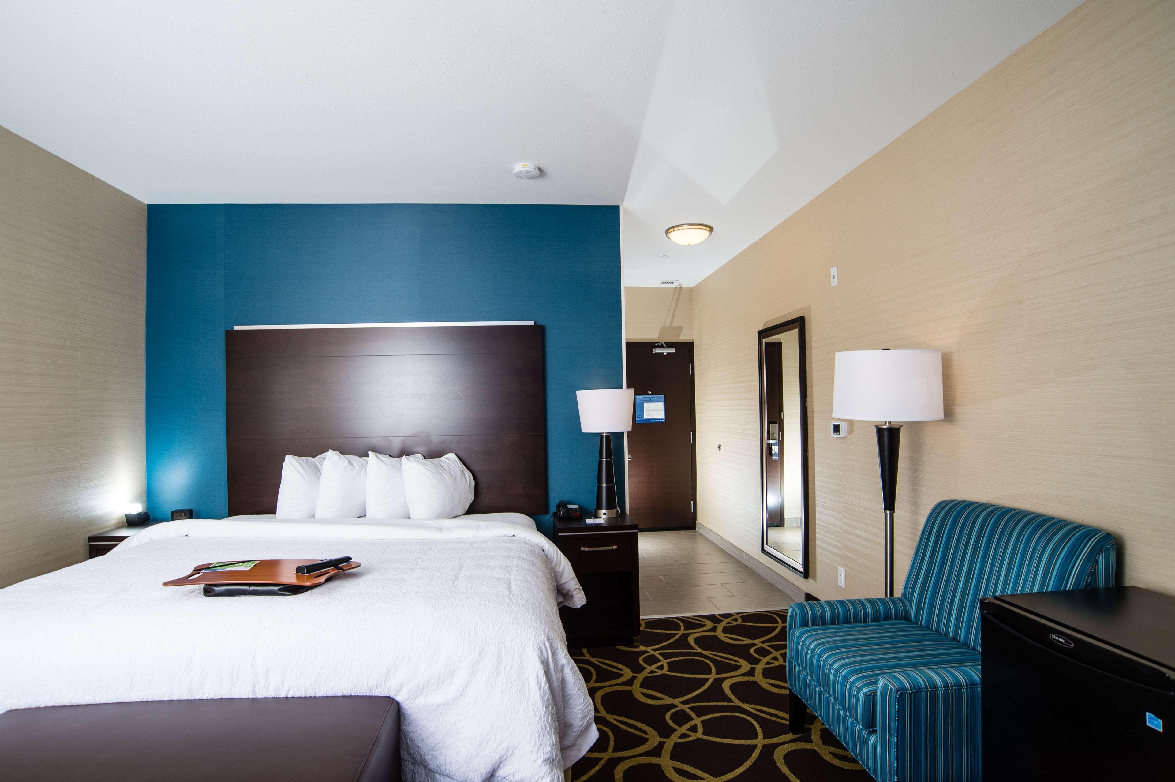 Hampton Inn & Suites East Gate Regina Bagian luar foto