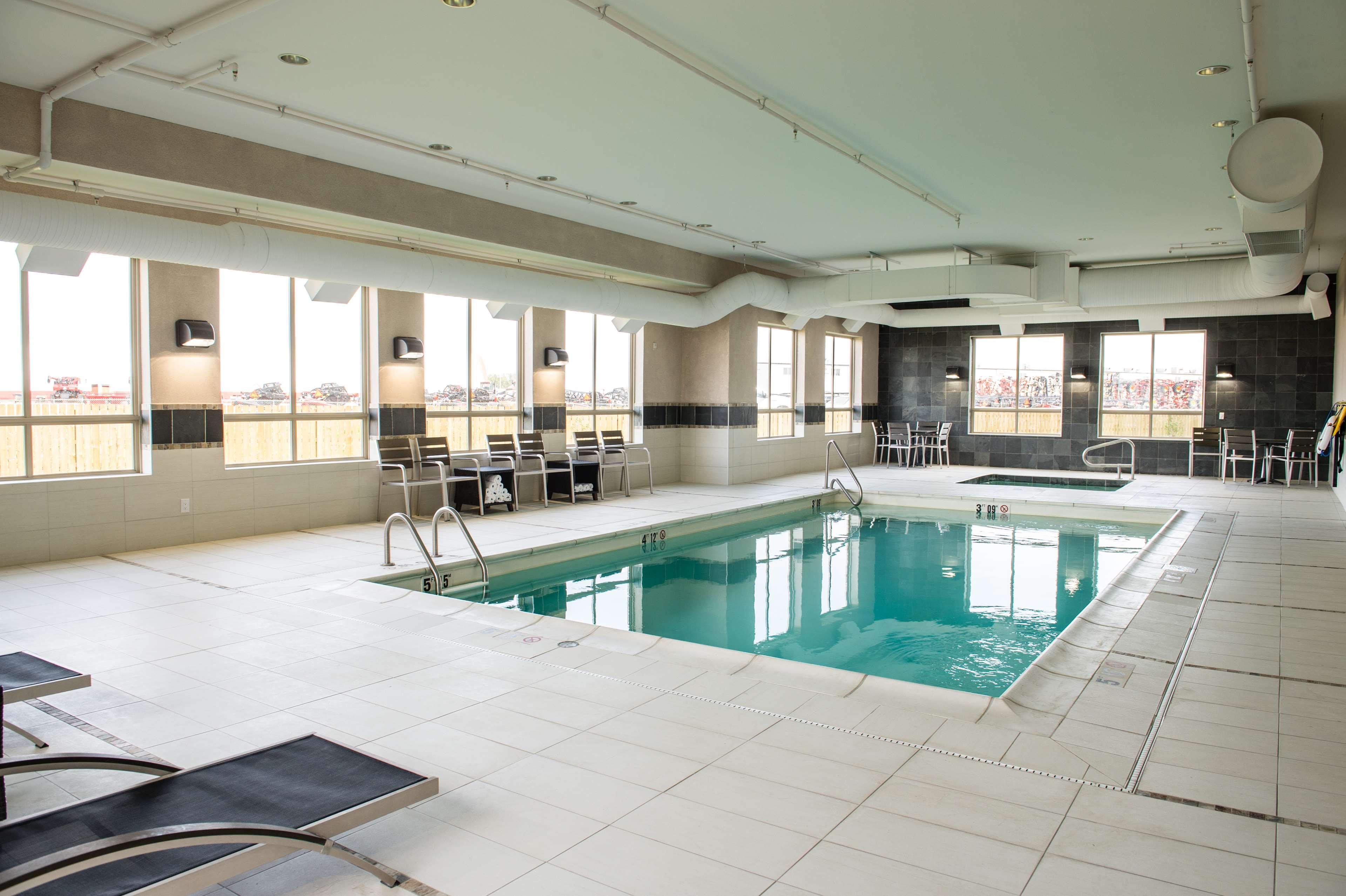 Hampton Inn & Suites East Gate Regina Bagian luar foto