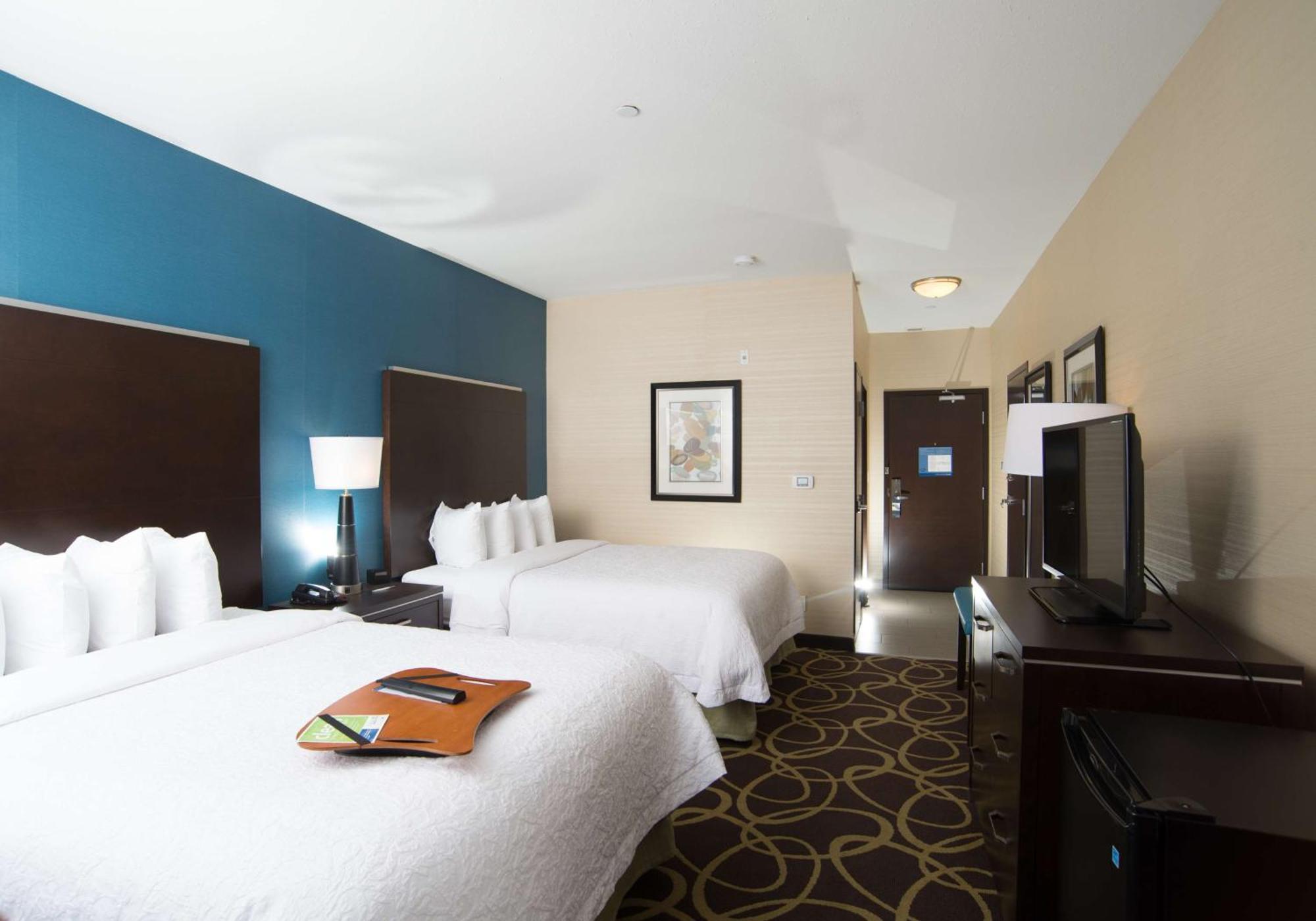 Hampton Inn & Suites East Gate Regina Bagian luar foto