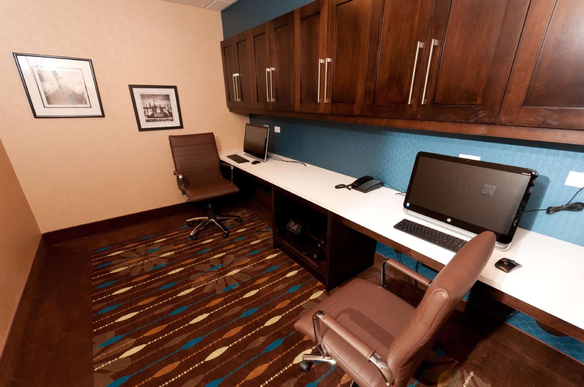 Hampton Inn & Suites East Gate Regina Bagian luar foto