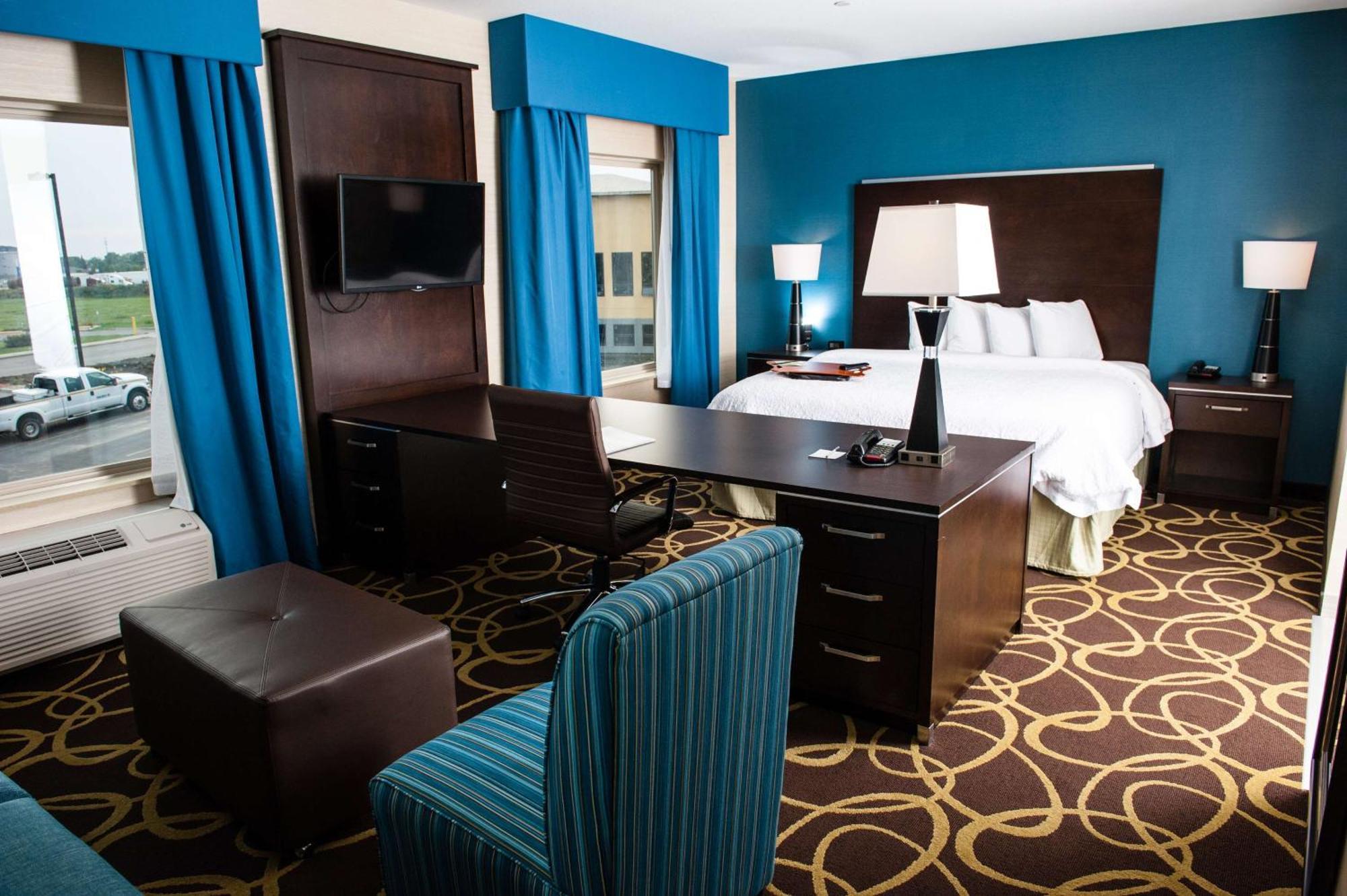 Hampton Inn & Suites East Gate Regina Bagian luar foto
