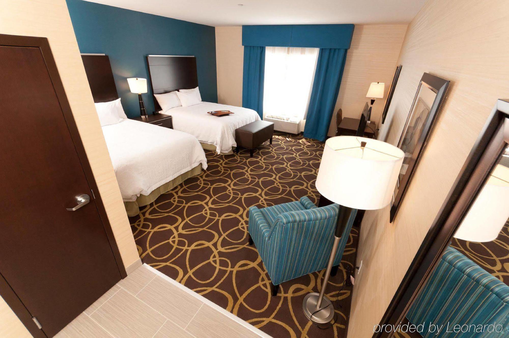 Hampton Inn & Suites East Gate Regina Bagian luar foto